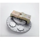 16 V HLINÍKOVOM poklope šachty